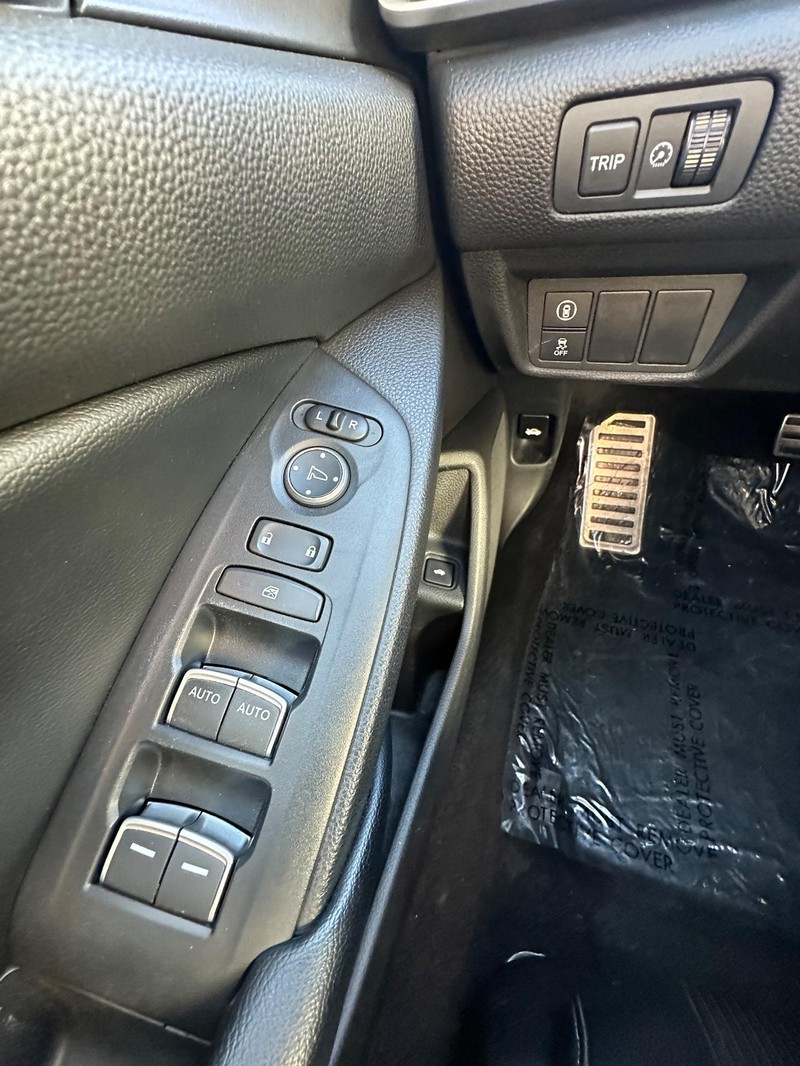 Honda Accord Sedan Vehicle Full-screen Gallery Image 22