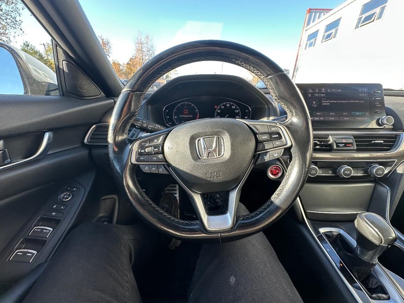 Honda Accord Sedan Vehicle Full-screen Gallery Image 23