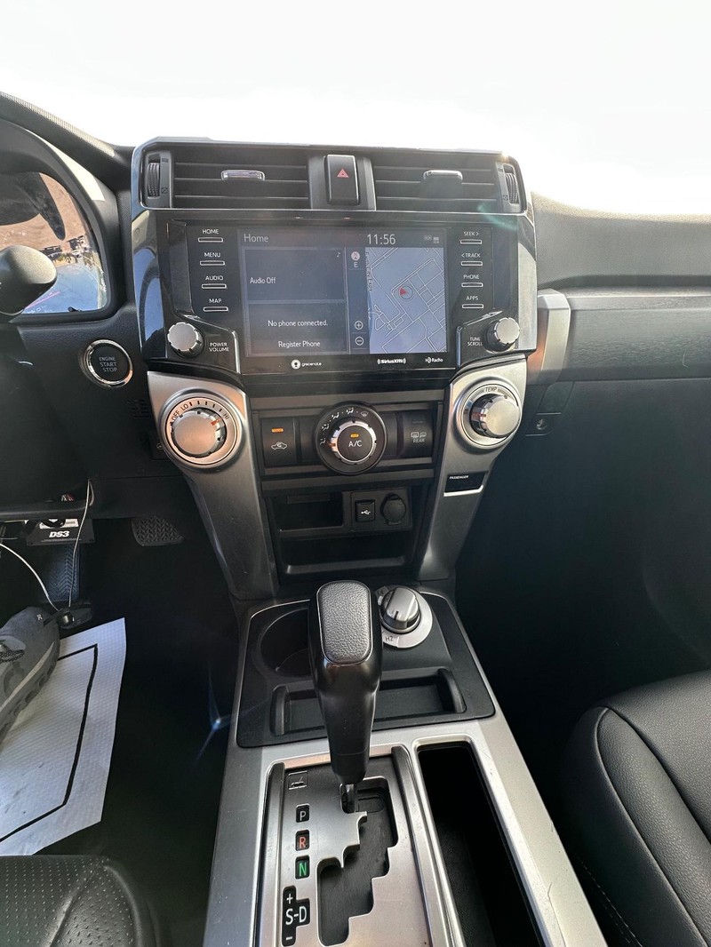 Toyota 4Runner Vehicle Full-screen Gallery Image 15