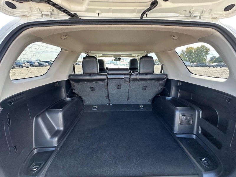 Toyota 4Runner Vehicle Full-screen Gallery Image 16