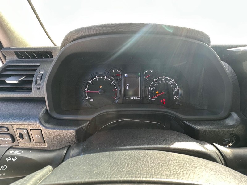 Toyota 4Runner Vehicle Full-screen Gallery Image 21