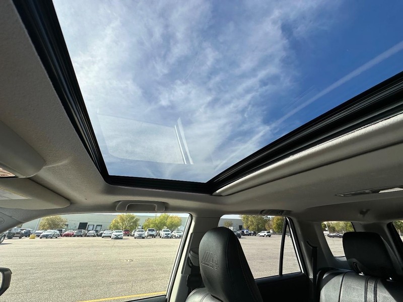 Toyota 4Runner Vehicle Full-screen Gallery Image 22