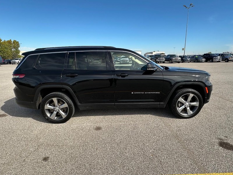 Jeep Grand Cherokee L Vehicle Full-screen Gallery Image 2