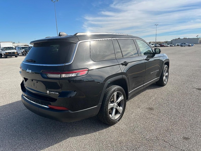 Jeep Grand Cherokee L Vehicle Full-screen Gallery Image 3