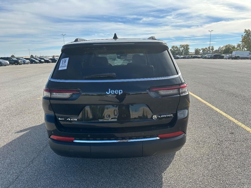 Jeep Grand Cherokee L Vehicle Full-screen Gallery Image 4