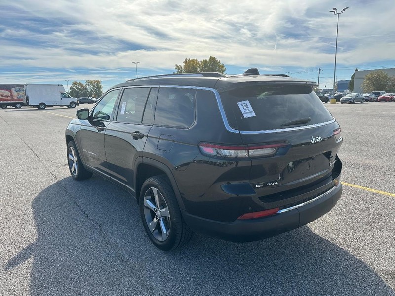 Jeep Grand Cherokee L Vehicle Full-screen Gallery Image 5