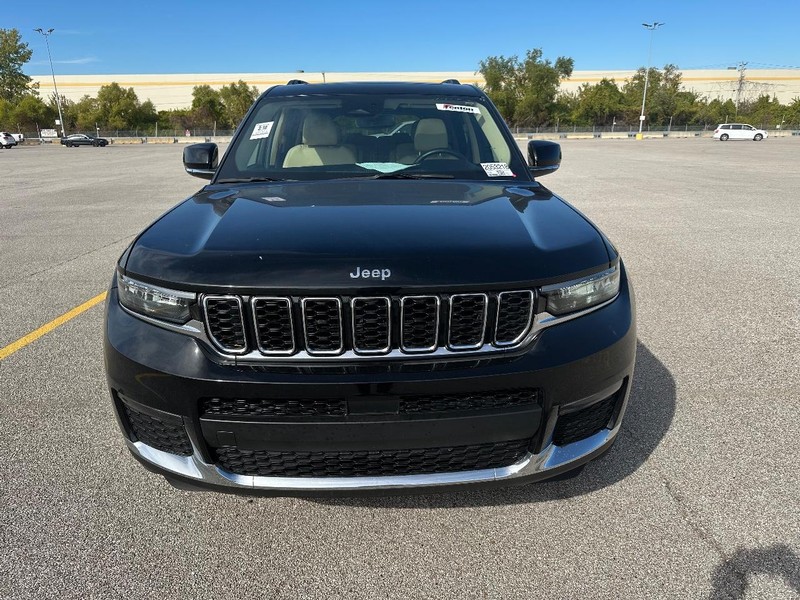Jeep Grand Cherokee L Vehicle Full-screen Gallery Image 8