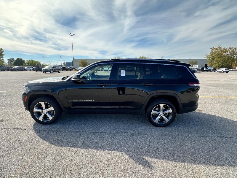 Jeep Grand Cherokee L Vehicle Full-screen Gallery Image 10