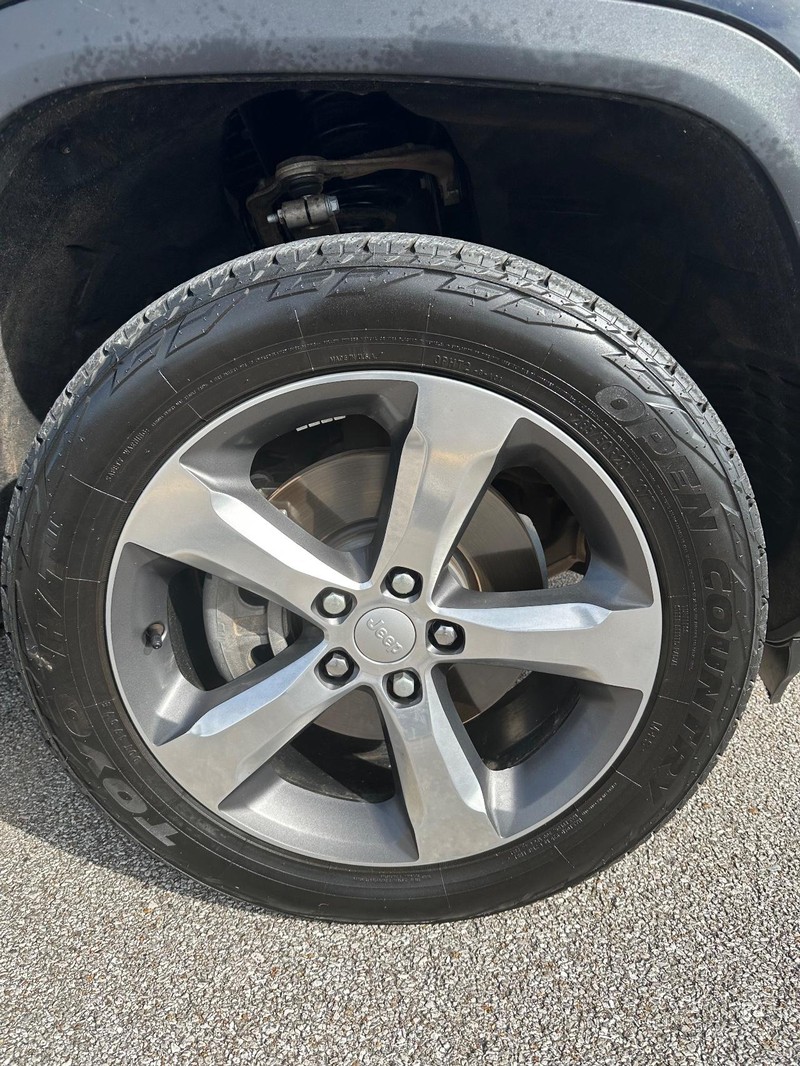 Jeep Grand Cherokee L Vehicle Full-screen Gallery Image 11