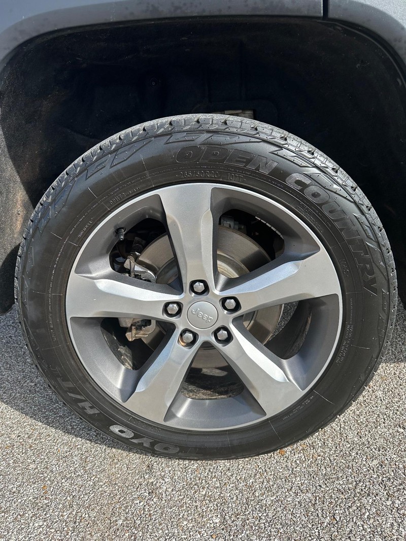 Jeep Grand Cherokee L Vehicle Full-screen Gallery Image 12