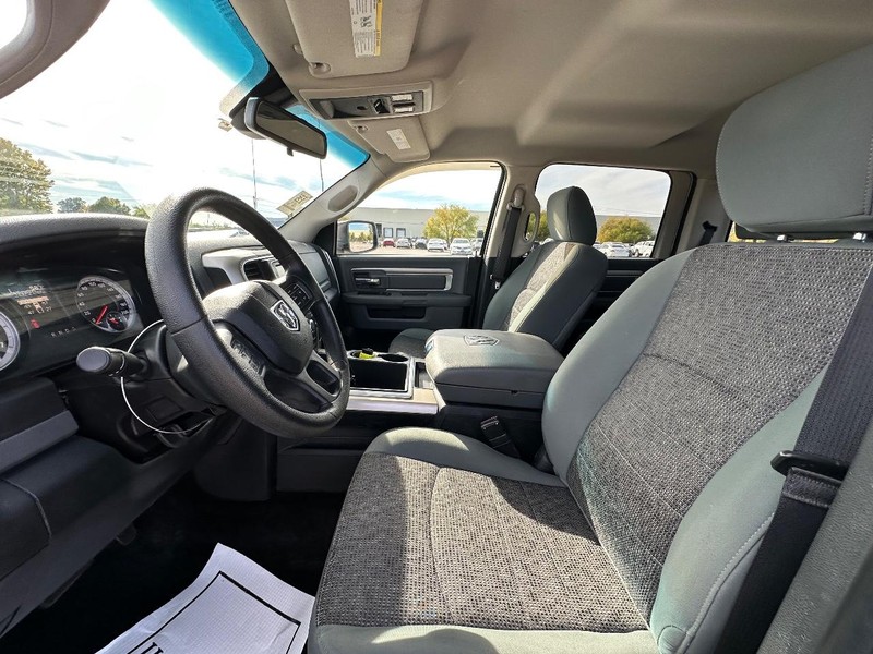 Ram 1500 Vehicle Full-screen Gallery Image 12