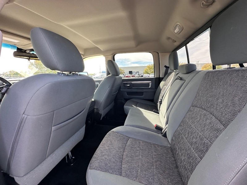 Ram 1500 Vehicle Full-screen Gallery Image 13