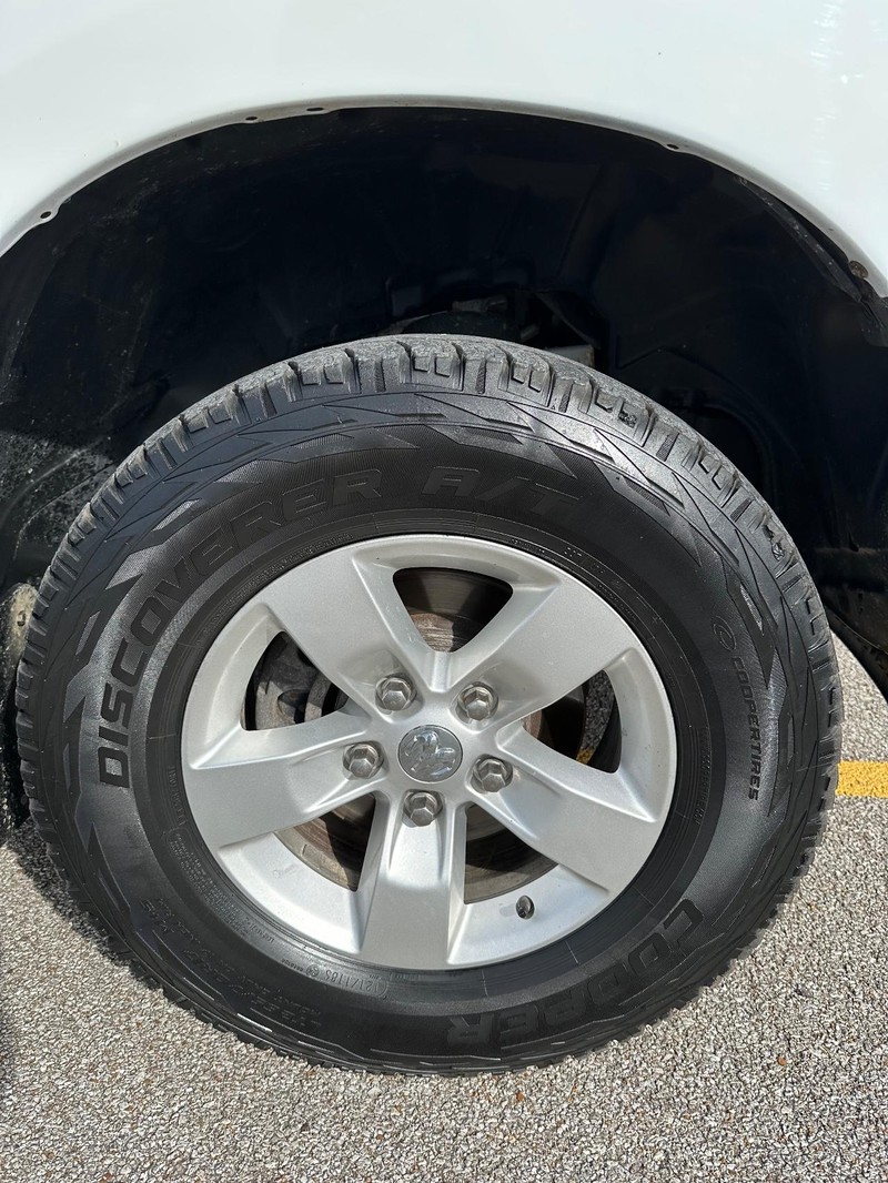 Ram 1500 Vehicle Full-screen Gallery Image 16