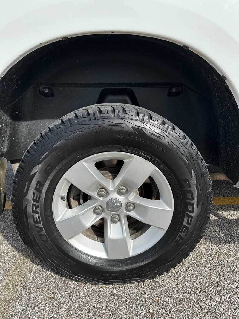 Ram 1500 Vehicle Full-screen Gallery Image 17