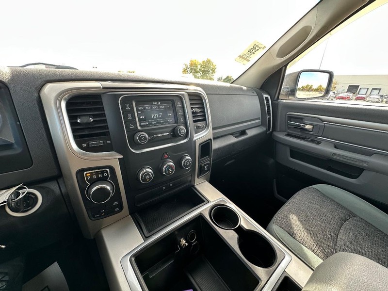 Ram 1500 Vehicle Full-screen Gallery Image 22
