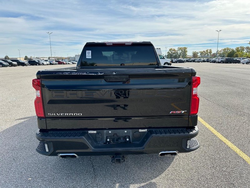 Chevrolet Silverado 1500 Vehicle Full-screen Gallery Image 2