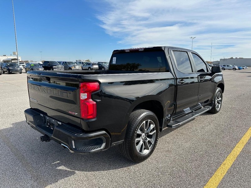 Chevrolet Silverado 1500 Vehicle Full-screen Gallery Image 3