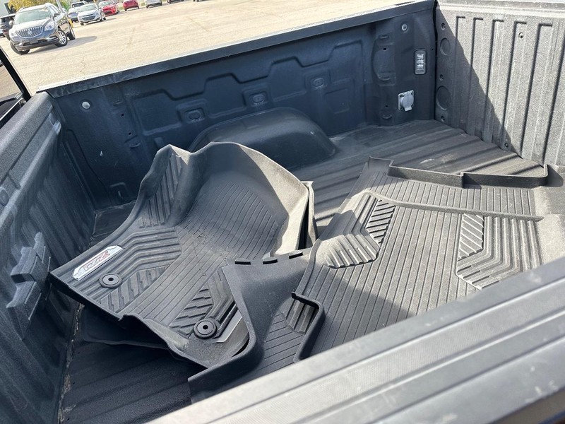 Chevrolet Silverado 1500 Vehicle Full-screen Gallery Image 11