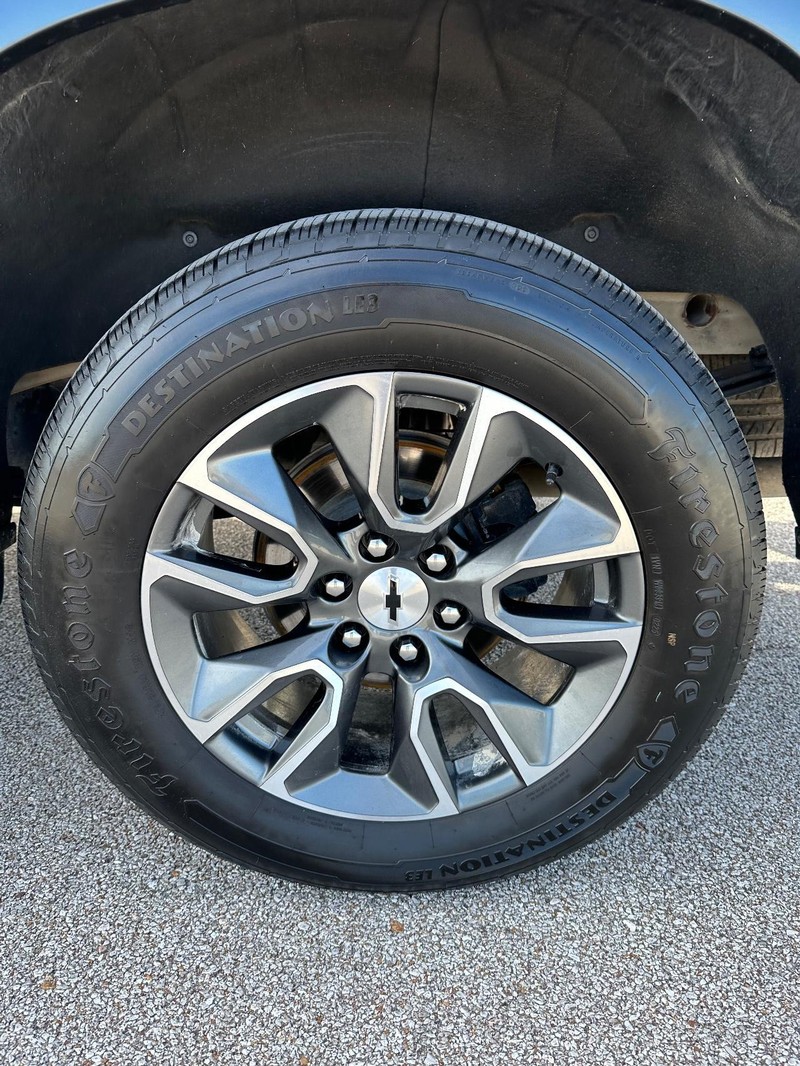 Chevrolet Silverado 1500 Vehicle Full-screen Gallery Image 12