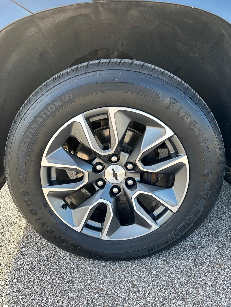 Chevrolet Silverado 1500 Vehicle Full-screen Gallery Image 13