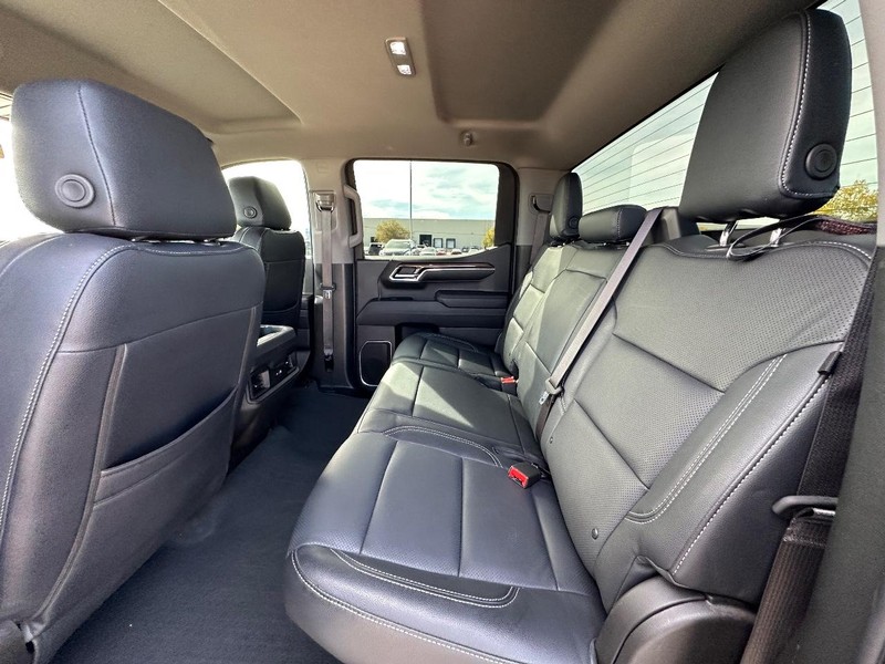 Chevrolet Silverado 1500 Vehicle Full-screen Gallery Image 15