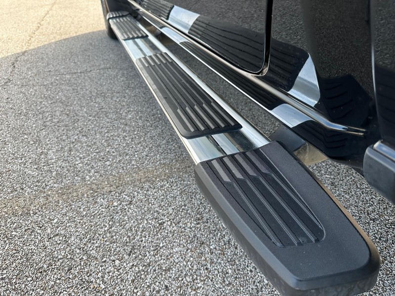 Chevrolet Silverado 1500 Vehicle Full-screen Gallery Image 16