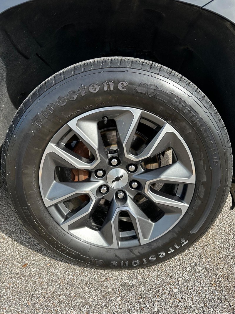 Chevrolet Silverado 1500 Vehicle Full-screen Gallery Image 17