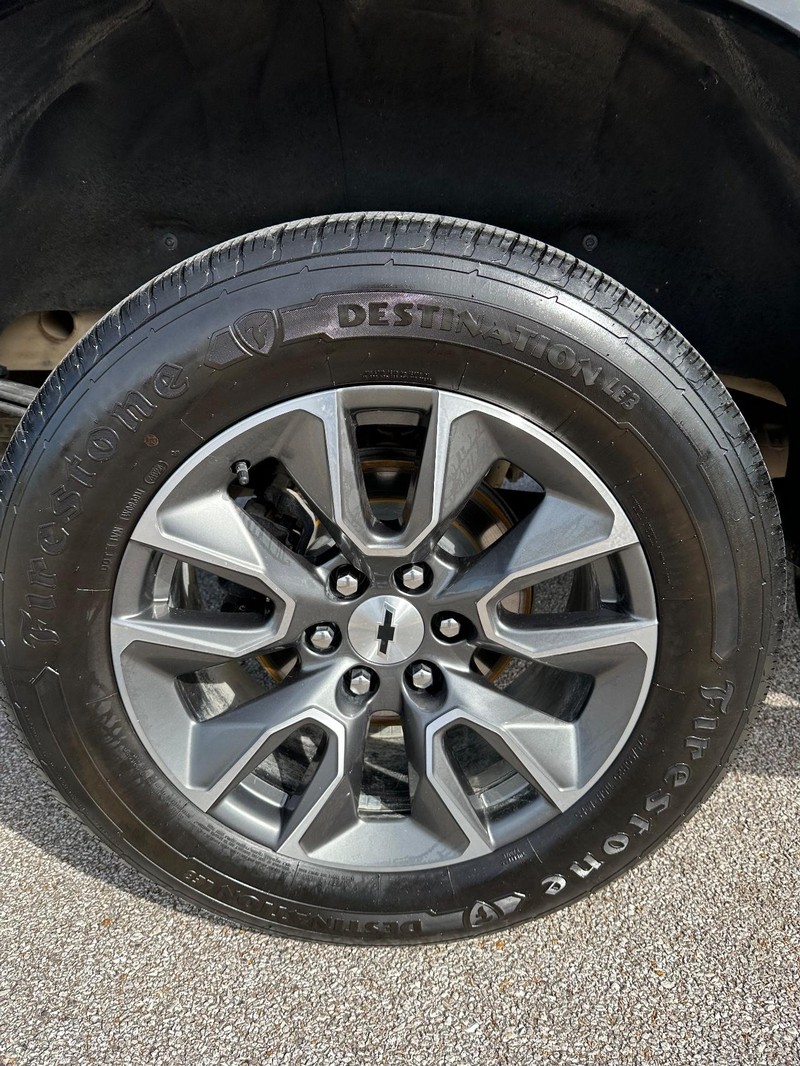 Chevrolet Silverado 1500 Vehicle Full-screen Gallery Image 18