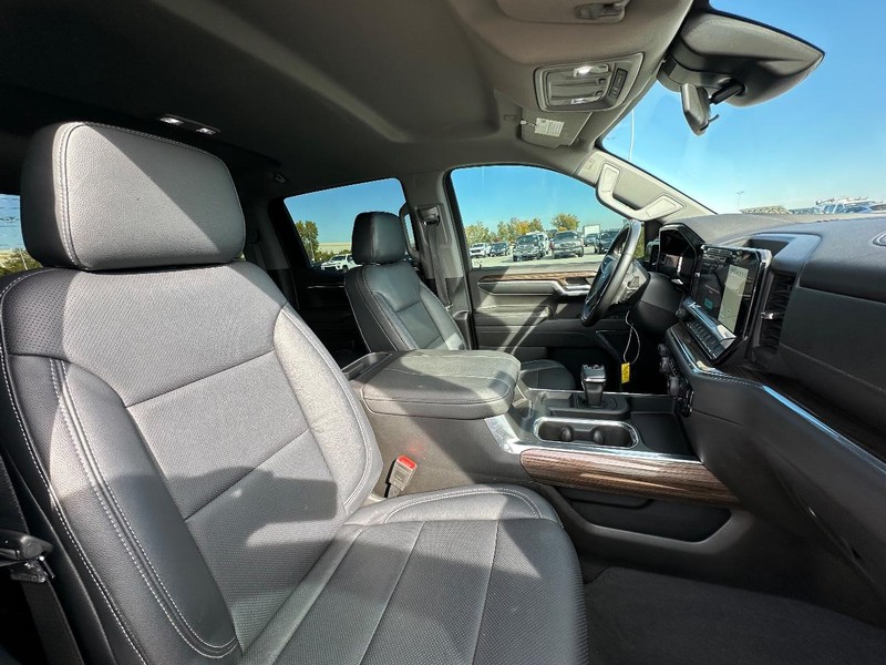 Chevrolet Silverado 1500 Vehicle Full-screen Gallery Image 22