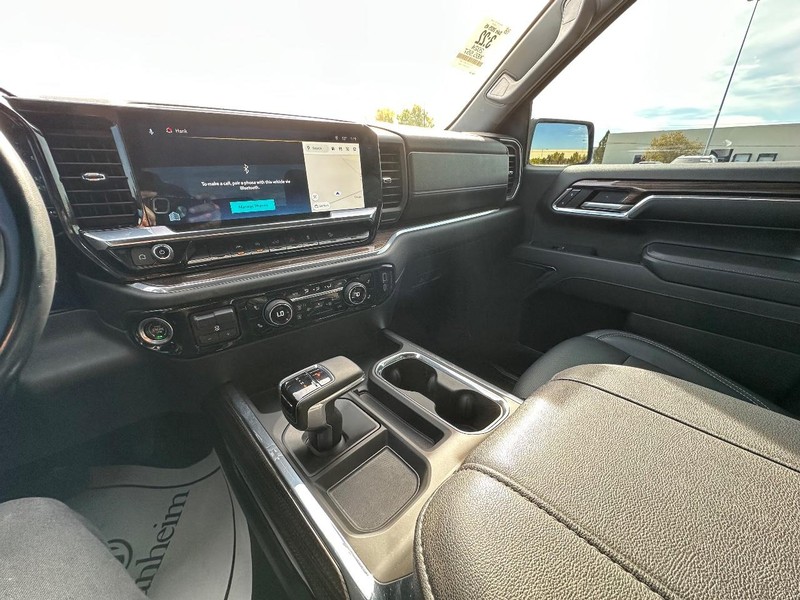 Chevrolet Silverado 1500 Vehicle Full-screen Gallery Image 24