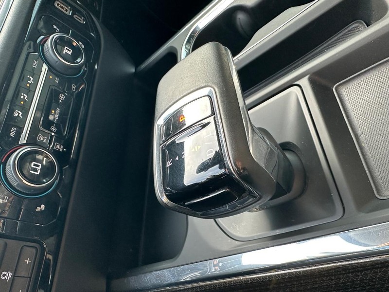 Chevrolet Silverado 1500 Vehicle Full-screen Gallery Image 25