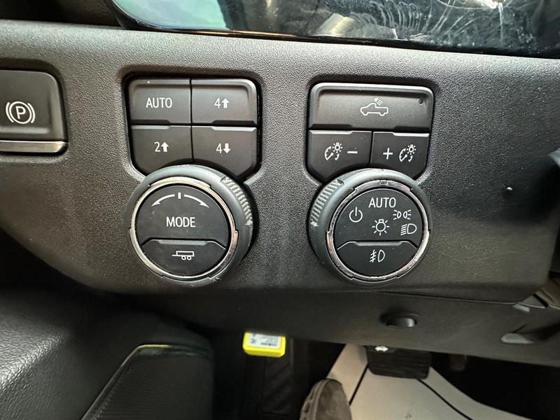 Chevrolet Silverado 1500 Vehicle Full-screen Gallery Image 29