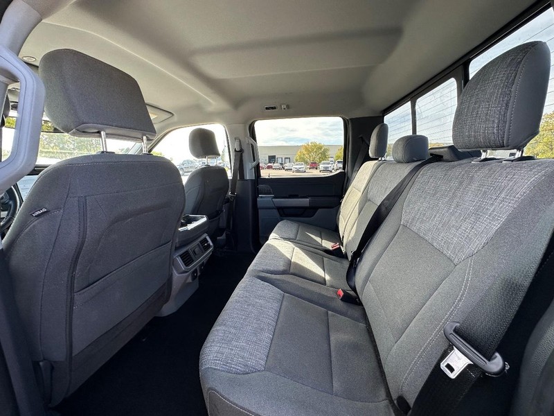 Ford F-150 Vehicle Full-screen Gallery Image 11