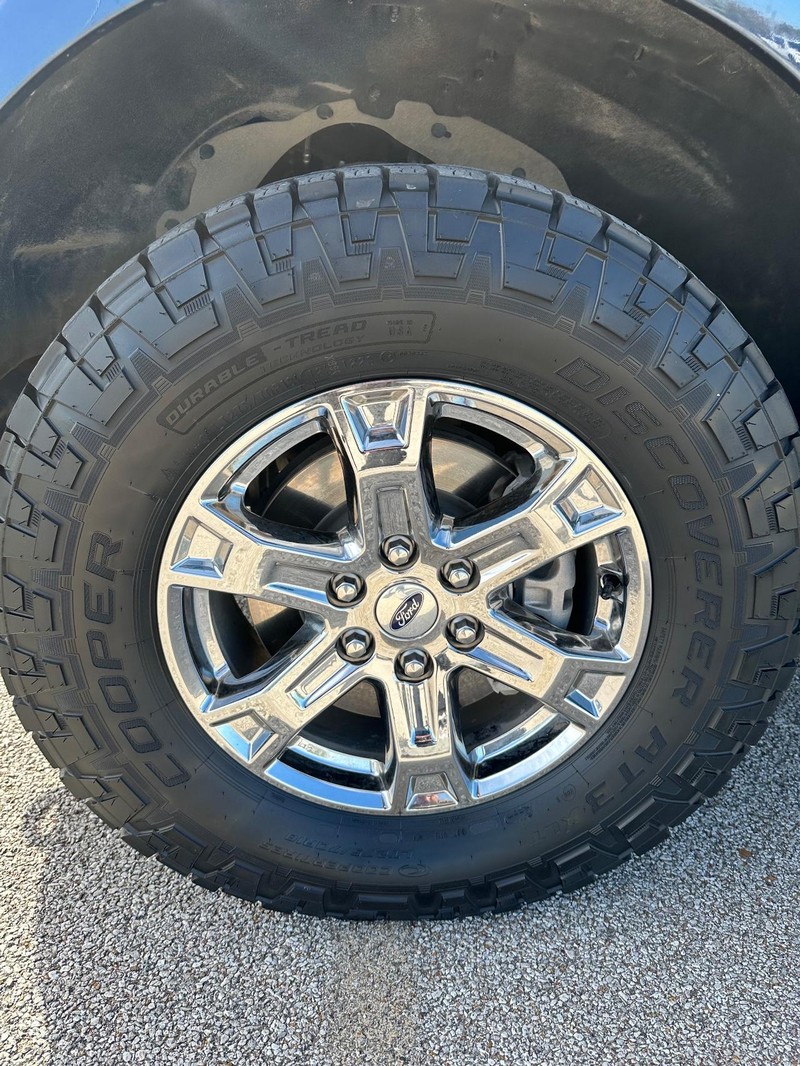 Ford F-150 Vehicle Full-screen Gallery Image 13