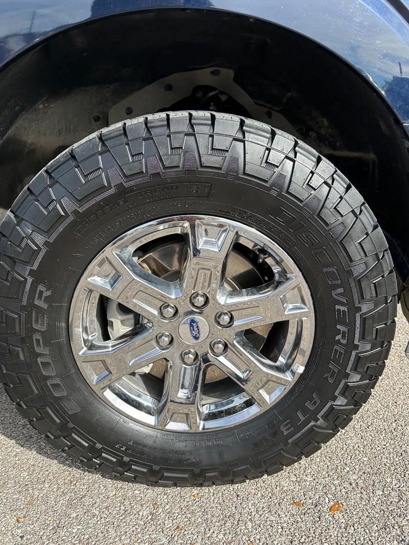 Ford F-150 Vehicle Full-screen Gallery Image 19