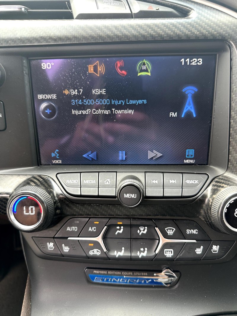 Chevrolet Corvette Stingray Vehicle Full-screen Gallery Image 14