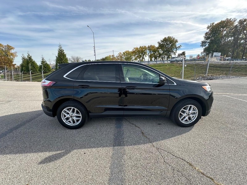 Ford Edge Vehicle Full-screen Gallery Image 2