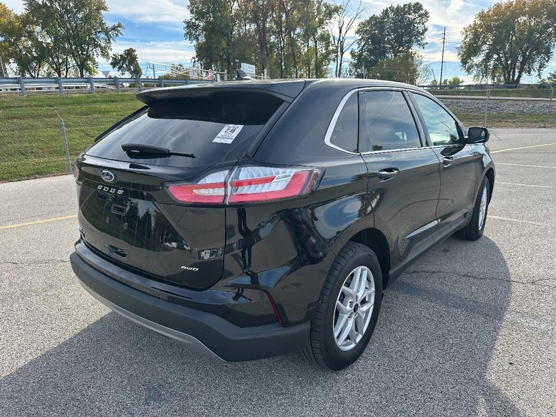 Ford Edge Vehicle Full-screen Gallery Image 5