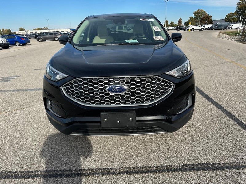 Ford Edge Vehicle Full-screen Gallery Image 6