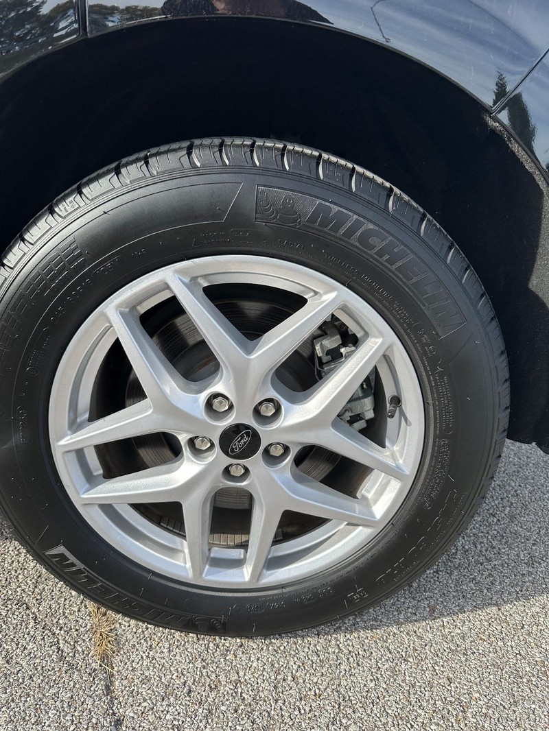 Ford Edge Vehicle Full-screen Gallery Image 10