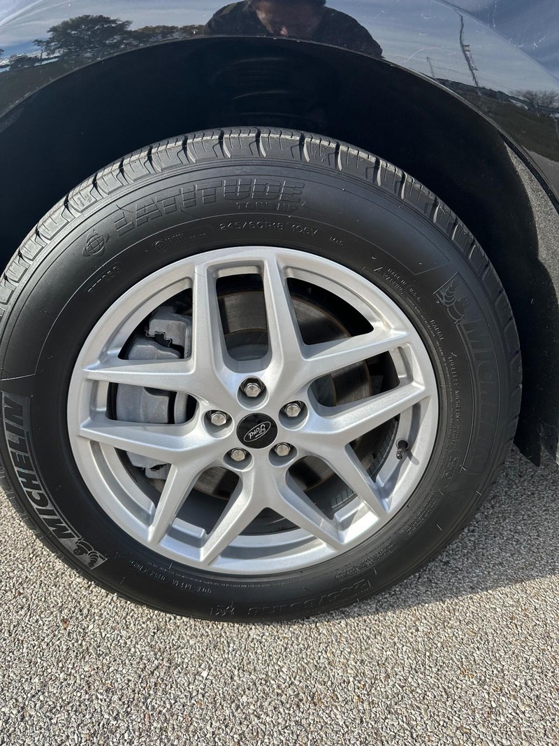 Ford Edge Vehicle Full-screen Gallery Image 11