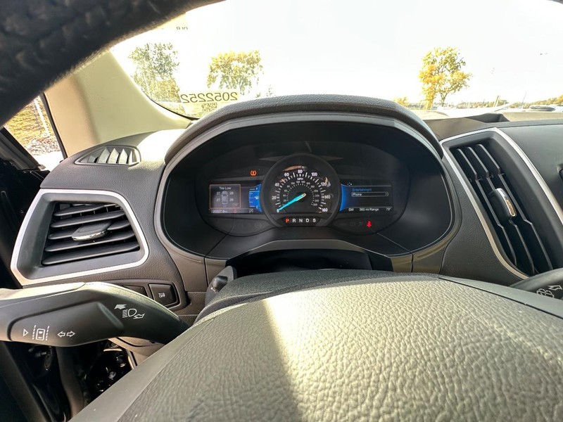 Ford Edge Vehicle Full-screen Gallery Image 18