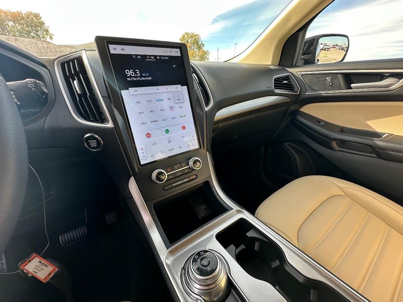 Ford Edge Vehicle Full-screen Gallery Image 20