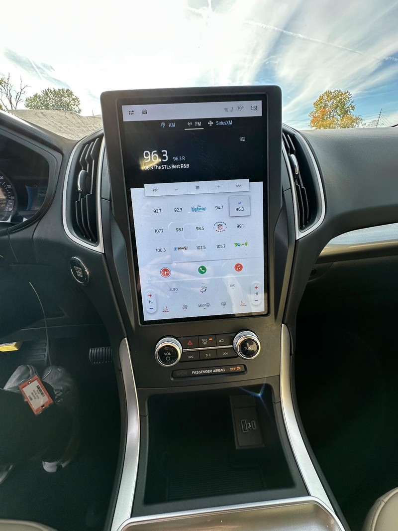 Ford Edge Vehicle Full-screen Gallery Image 21