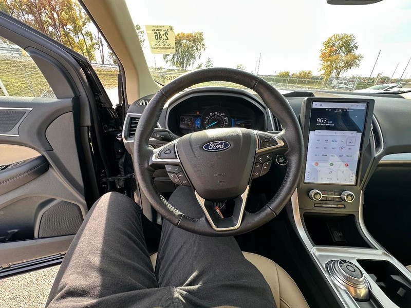 Ford Edge Vehicle Full-screen Gallery Image 22