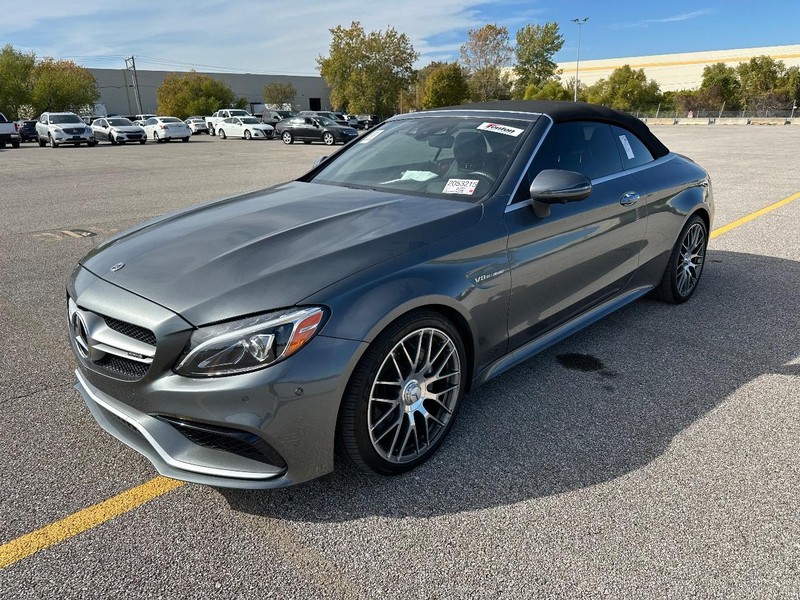 Mercedes-Benz C-Class Vehicle Full-screen Gallery Image 7