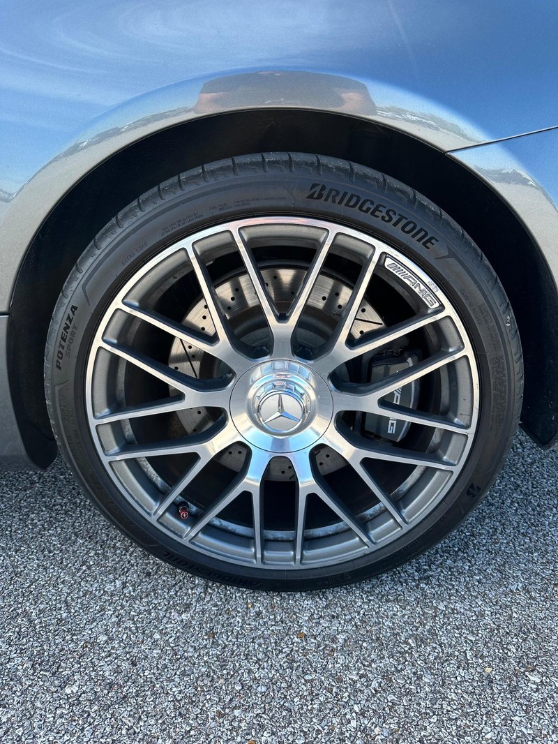 Mercedes-Benz C-Class Vehicle Full-screen Gallery Image 14