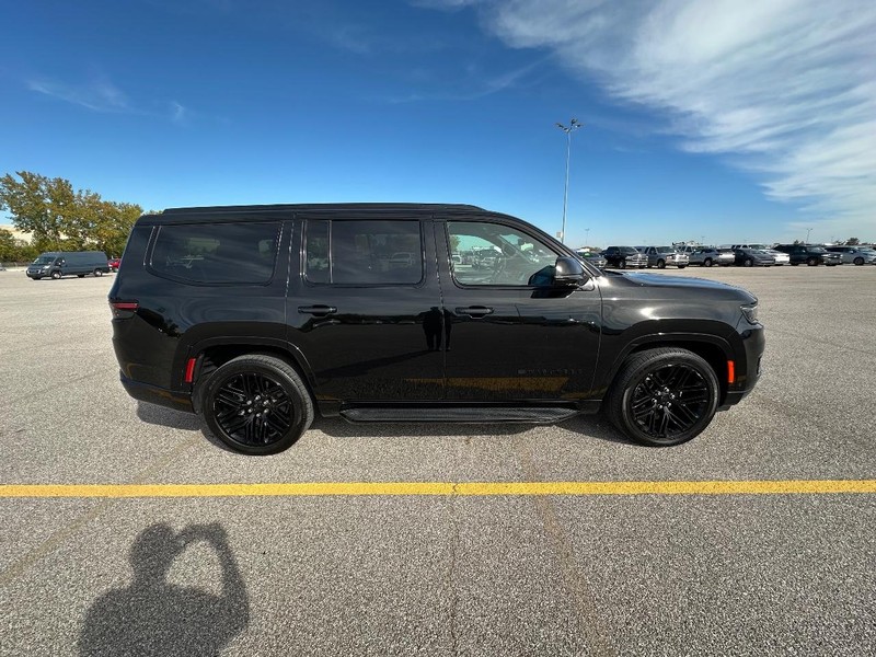 Jeep Wagoneer Vehicle Full-screen Gallery Image 2