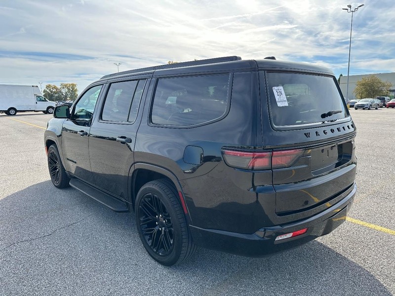 Jeep Wagoneer Vehicle Full-screen Gallery Image 3