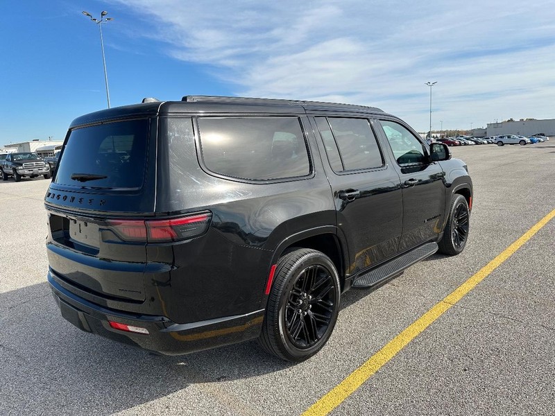 Jeep Wagoneer Vehicle Full-screen Gallery Image 5